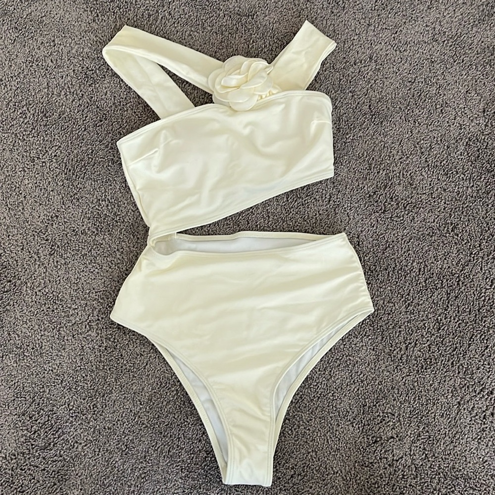 🤍The Chelsea Cut Out Swim 🤍